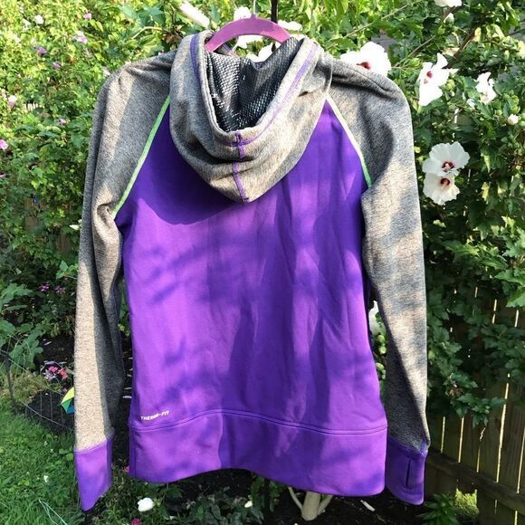 Women’s Nike Hoodie - Picture 6 of 10